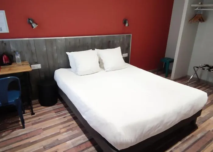 Hotel Logis Yseria - Historical Center 3*