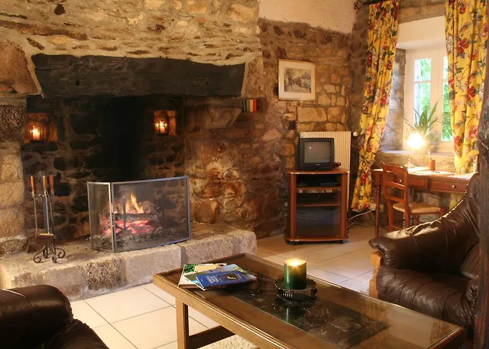 Logis Yseria - Historical Center Hotel 3*