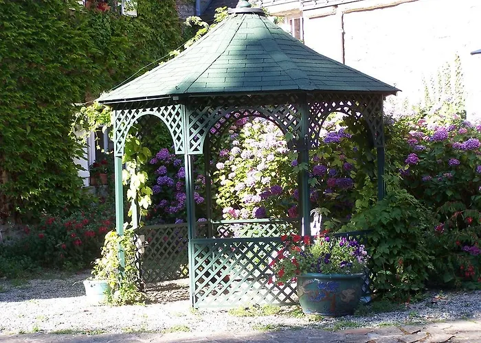 Logis Yseria - Historical Center 3*