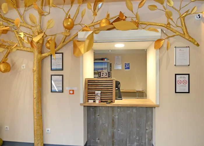 Logis Yseria - Historical Center Hotel