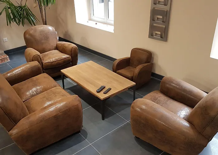 Logis Yseria - Historical Center Hotel 3*