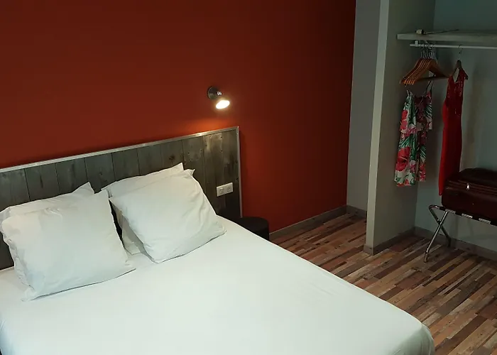 Logis Yseria - Historical Center Hotel