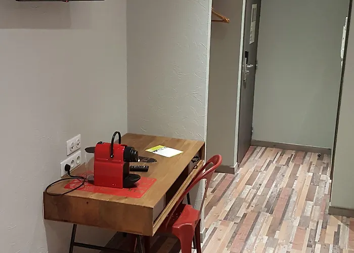 Logis Yseria - Historical Center Hotel