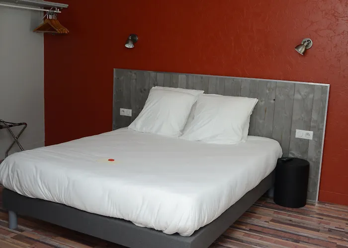 Hotel Logis Yseria - Historical Center 3*