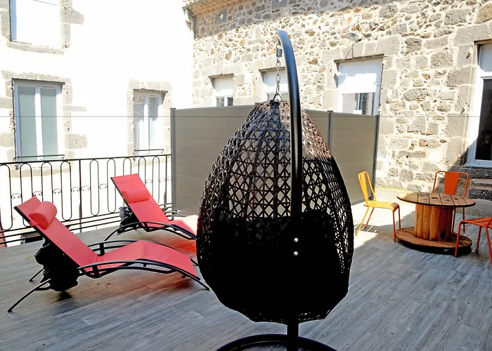 Logis Yseria - Historical Center Hotel 3*