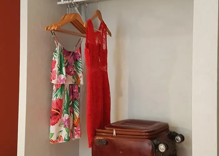 Logis Yseria - Historical Center Hotel 3*