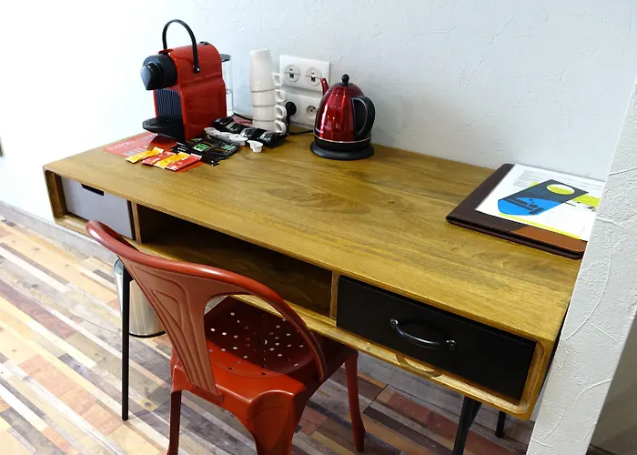 Logis Yseria - Historical Center Hotel 3*