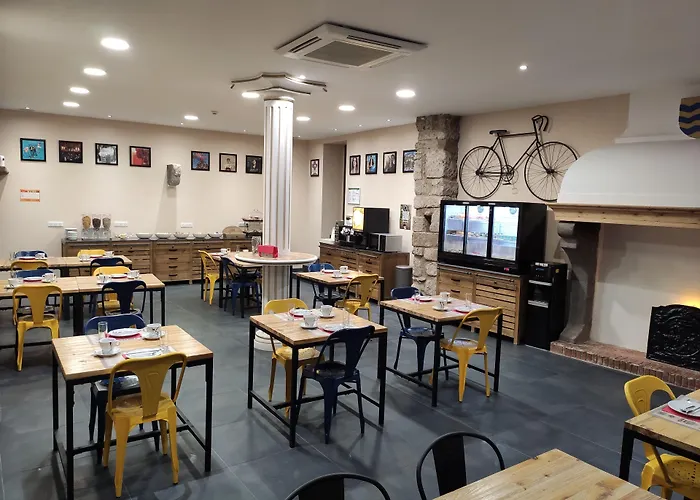 Logis Yseria - Historical Center Hotel