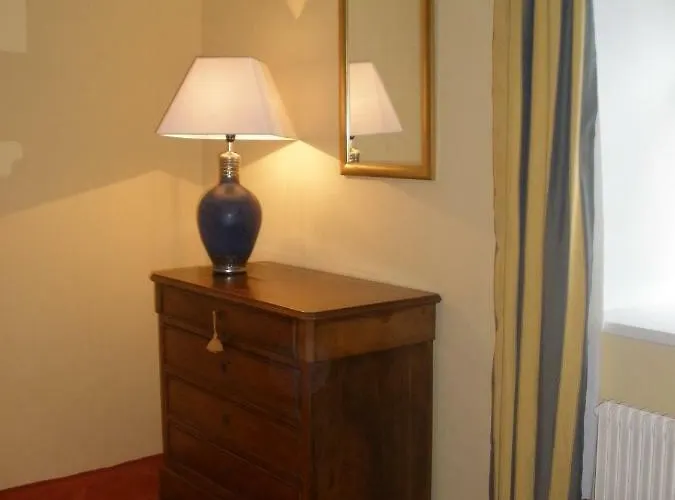 Logis Yseria - Historical Center Hotel 3*