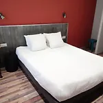 מלון Logis Yseria - Historical Center 3*
