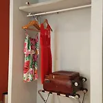 Logis Yseria - Historical Center מלון 3*