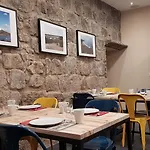 ホテル Logis Yseria - Historical Center 3*