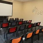 Logis Yseria - Historical Center מלון