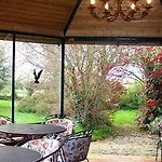 מלון Logis Yseria - Historical Center 3*