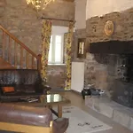 Logis Yseria - Historical Center מלון