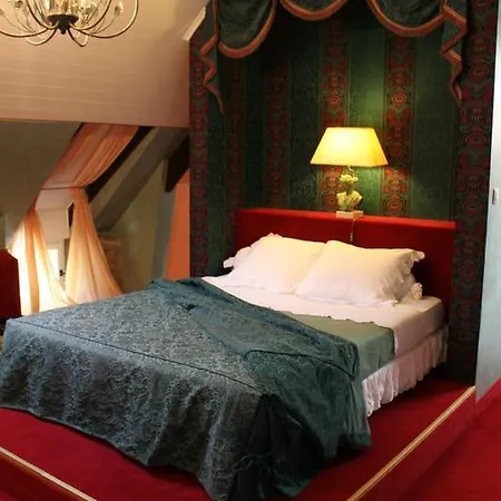 Готель Logis Yseria - Historical Center