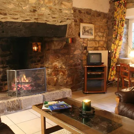 Logis Yseria - Historical Center Готель 3*