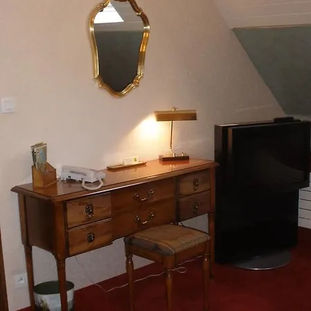 Готель Logis Yseria - Historical Center