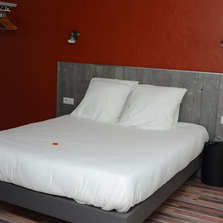 Hotel Logis Yseria - Historical Center 3*