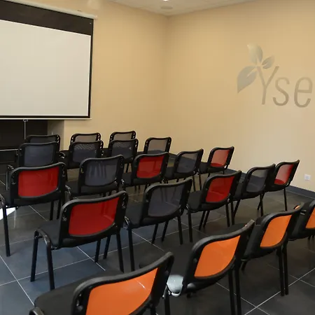 Logis Yseria - Historical Center Hotel