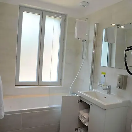 Hotel Logis Yseria - Historical Center 3*