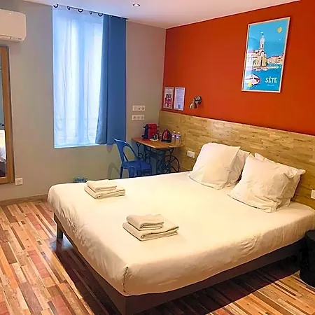 Logis Yseria - Historical Center Hotel 3*