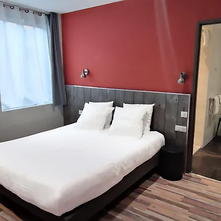 Logis Yseria - Historical Center Hotel 3*