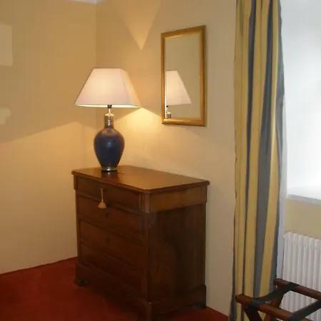 Logis Yseria - Historical Center Готель 3*