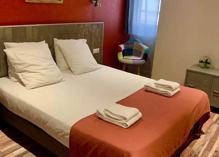 Logis Yseria - Historical Center ホテル 3*