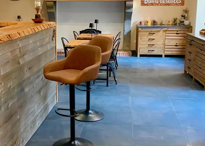 ホテル Logis Yseria - Historical Center アグド