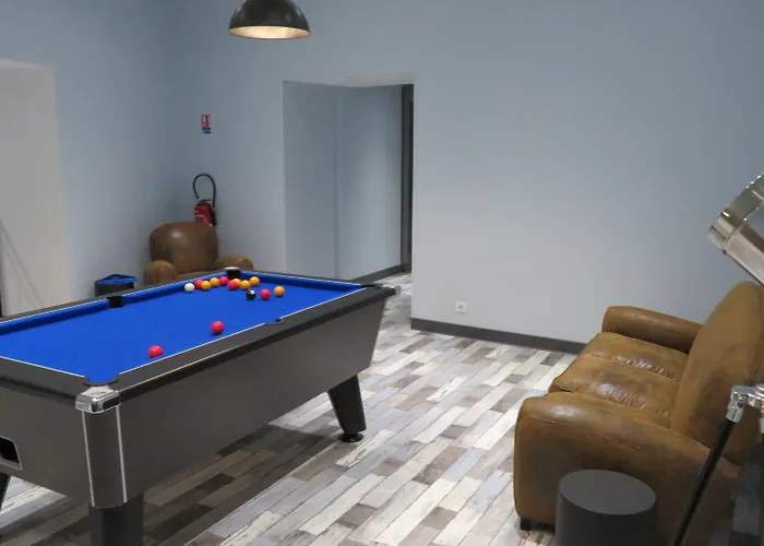 ホテル Logis Yseria - Historical Center 3*