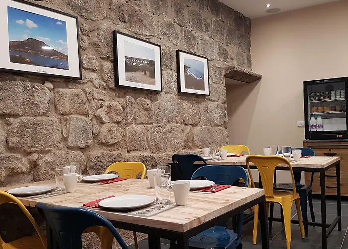 ホテル Logis Yseria - Historical Center 3*